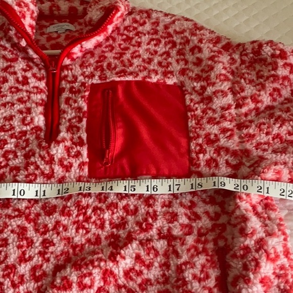 Crown & Ivy Women’s Sweatshirt - Picture 4 of 5